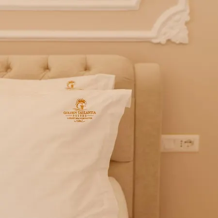 بيت ضيافة Golden Taulantia &
