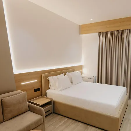 Golden Taulantia & Guest house 3*